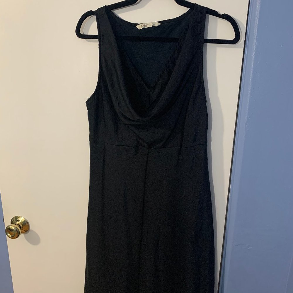 Black sleeveless dress